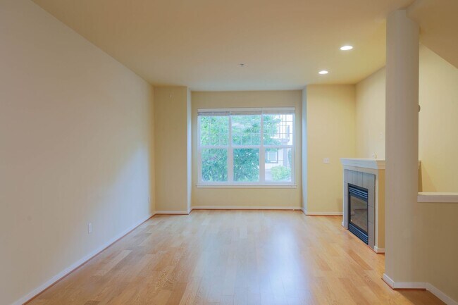 Photo - Spacious 3BR/3.5BA Townhome in Desirable E...