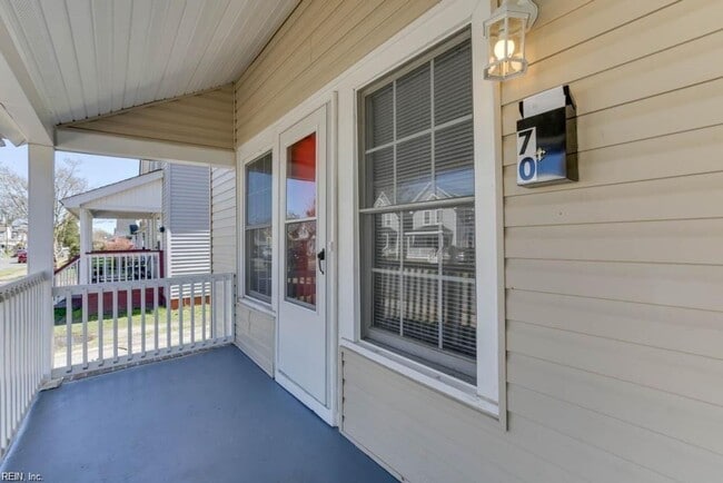 Photo - 2bedroom Townhouse Duplex- Huge Yard. May 1 move  in!!!