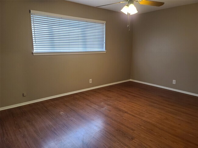 Photo - 5303 Little John Ln