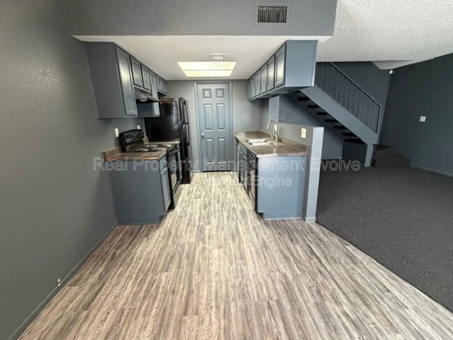 Building Photo - 2689 W Ocotillo Rd