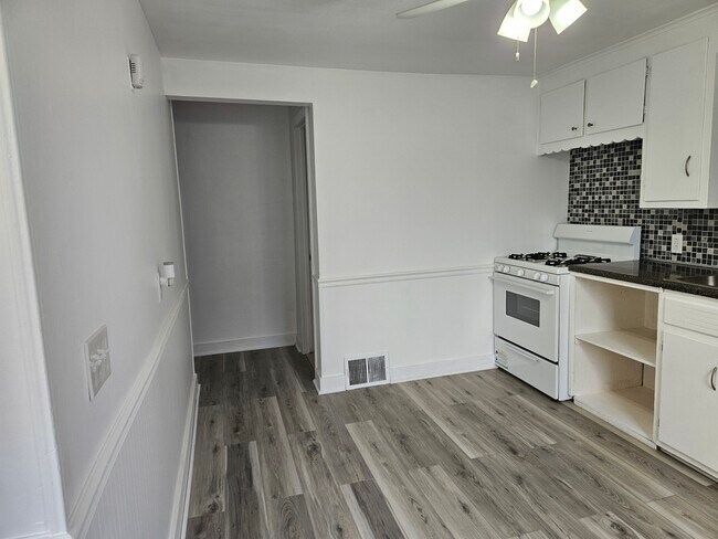 Photo - 100 W Woodside Ave