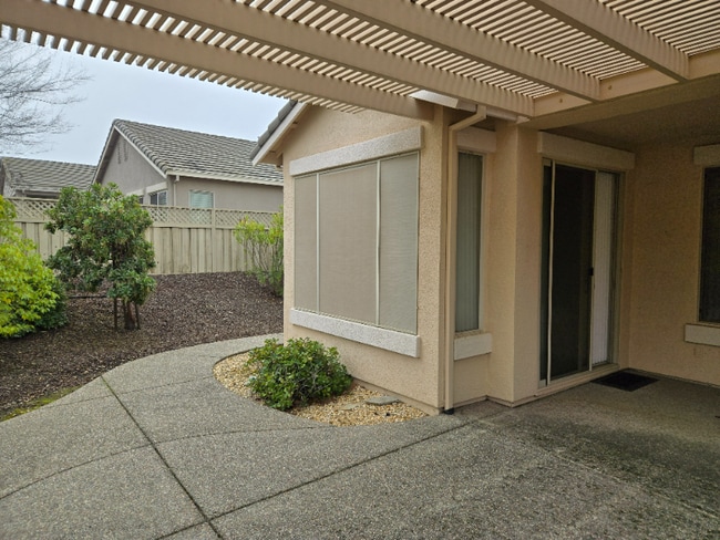 Photo - 405 Hopkins Ct