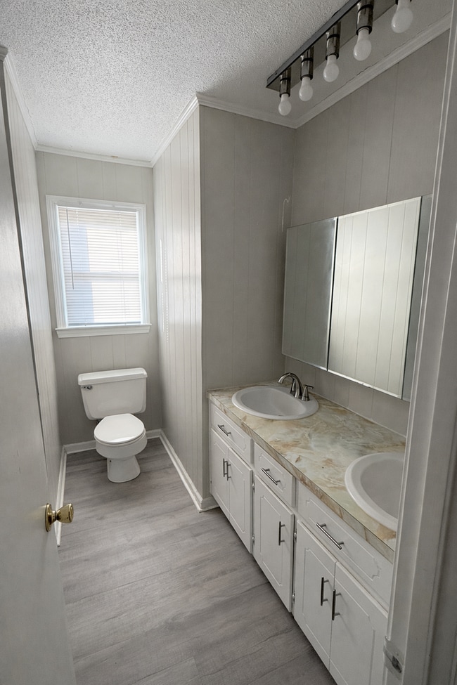 Photo - 152 Leonard Dr