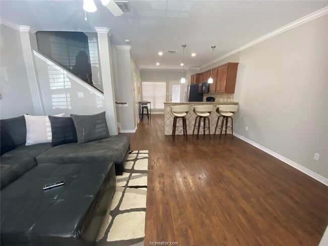 Photo - 4 Bedroom Lakeridge - Available May 2025!