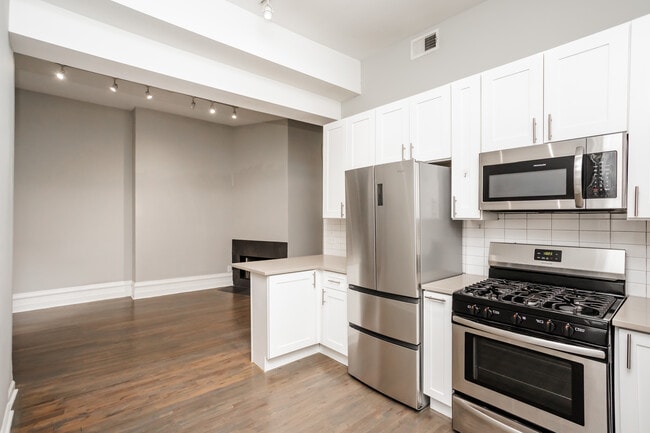 Photo - 46 E Chicago Ave