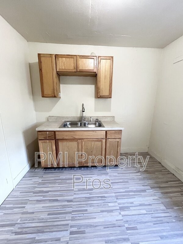 Building Photo - 3112 N 38th St Unit 3