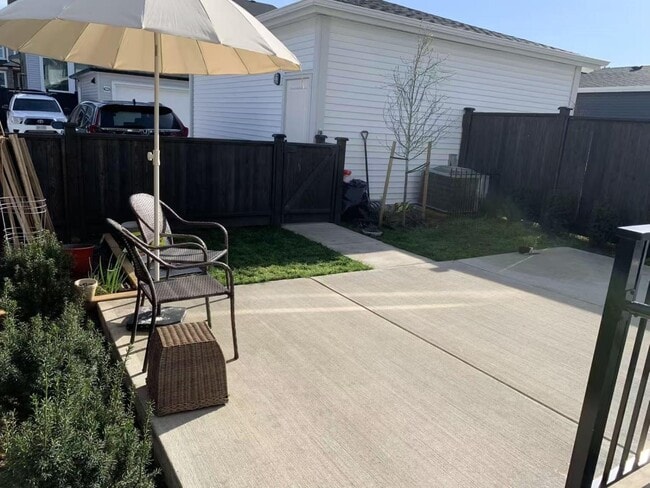 Photo - 19670-19675 75 Ave