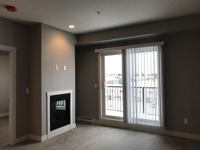 Photo - 10307-10112 112 St