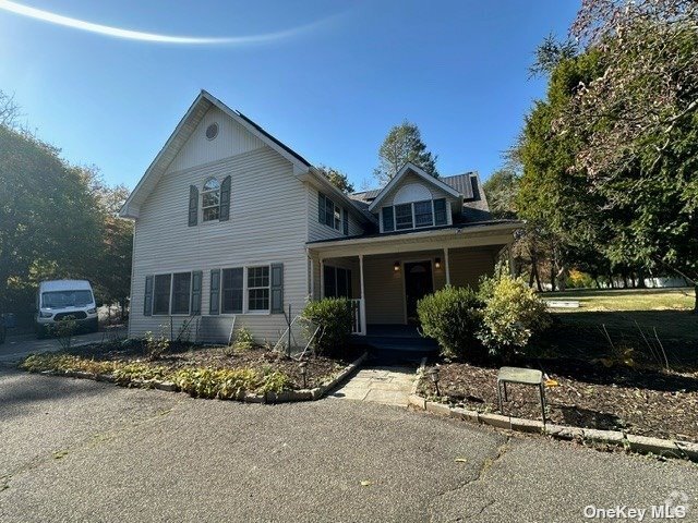 Building Photo - 577 Old Country Rd Rental