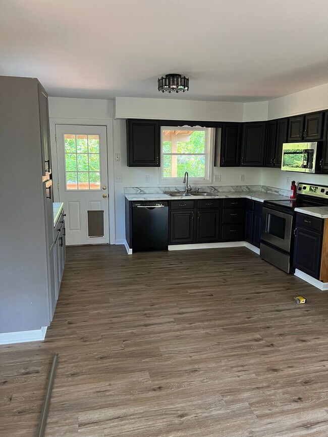 3 bed 2 bath in South Asheville - Image 