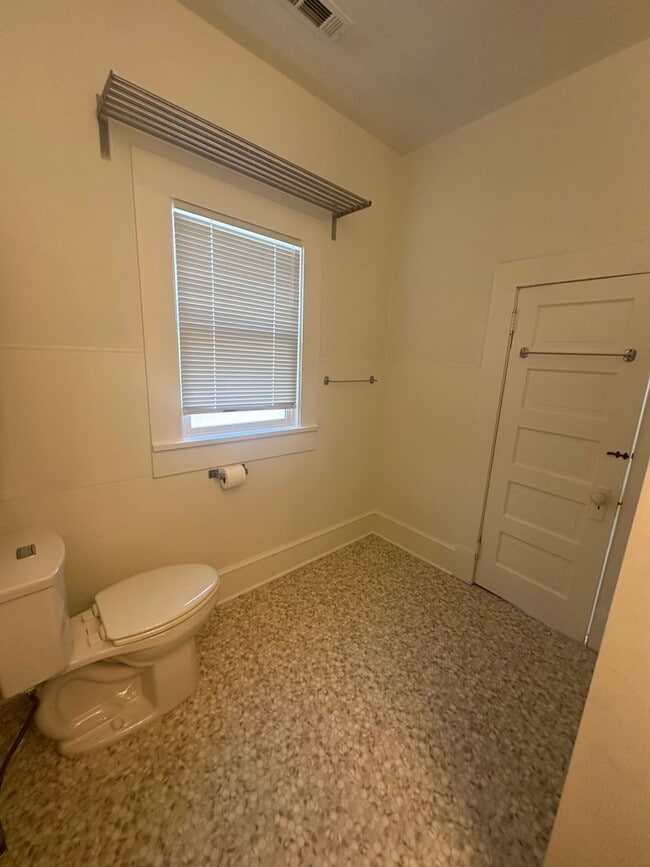 Photo - 1571.2n -155 &amp; 155.5 N. 3rd St. Unidad 155