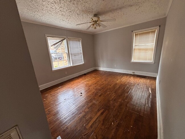 Photo - 1561 Pleasant Valley Rd SE Unidad A