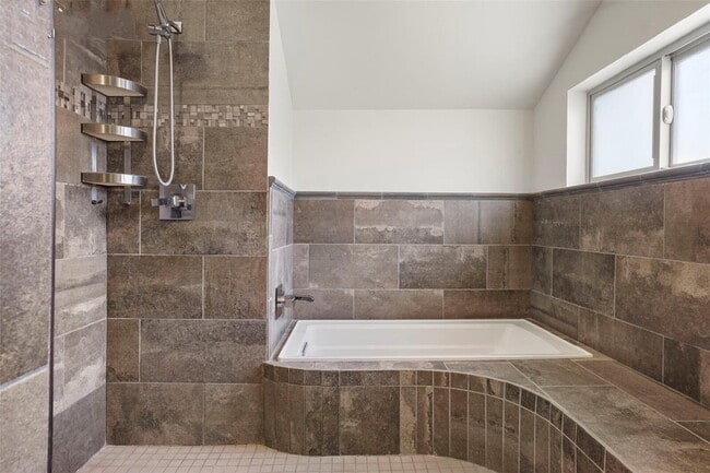 Photo - Old North End - Monroe