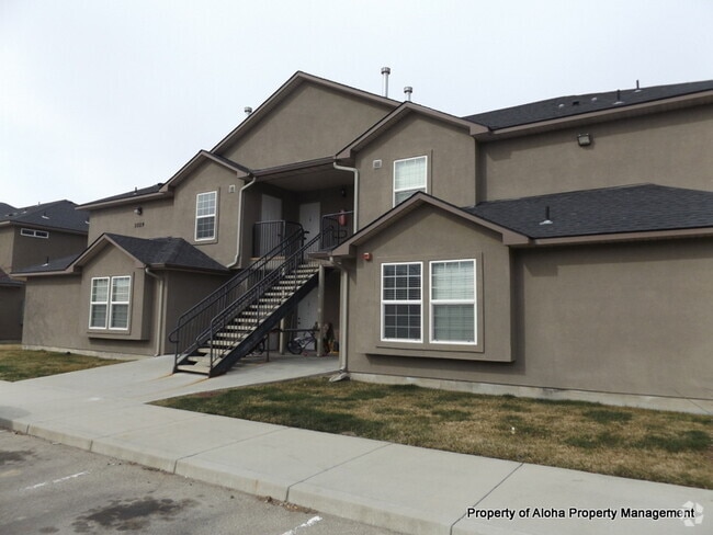Building Photo - 1033 W Pine Ave Rental