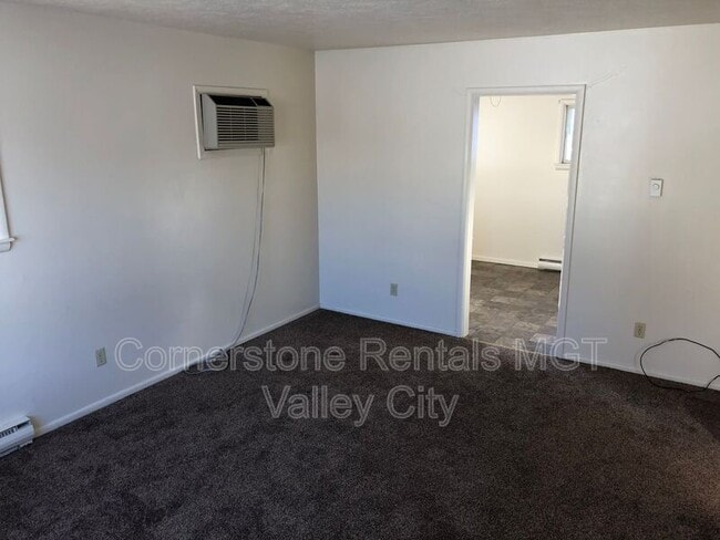 Photo - 822 4th St SW