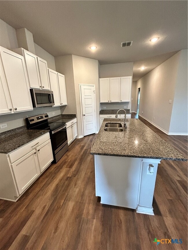 Photo - 724 Stonemanor