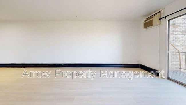 Photo - 215 E Arbor Ave