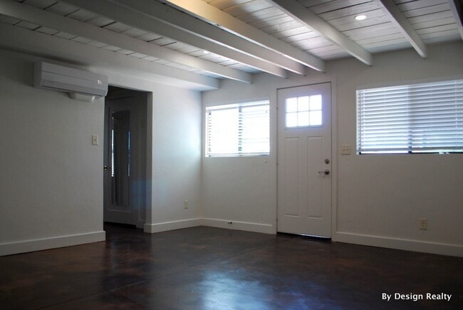 Photo - 2501 East 5th Street Unidad #2