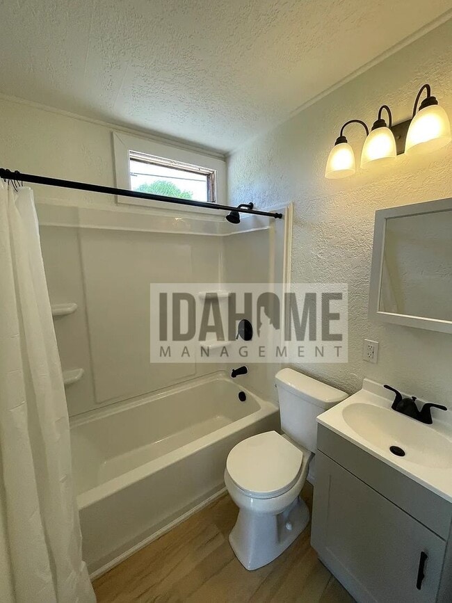 Photo - Halliday Unit 415 E Halliday St