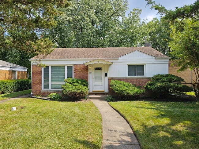 Building Photo - 717 E Hawley St Rental