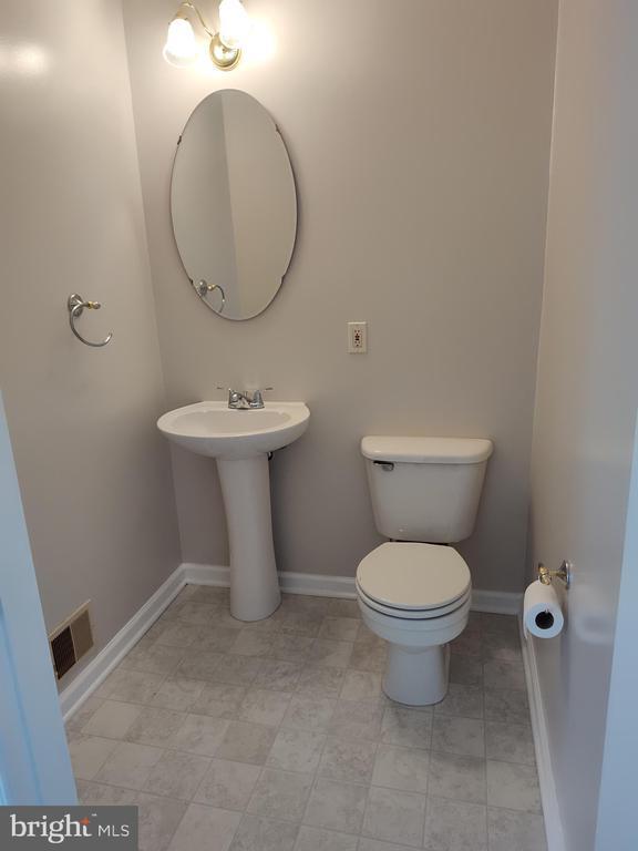 Building Photo - 5032 Finsbury Rd