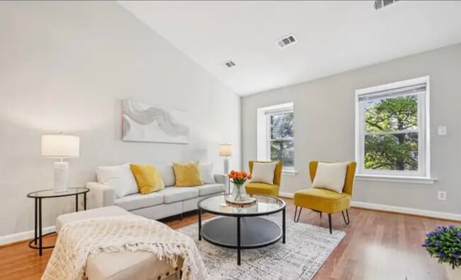 Building Photo - 13700 Modrad Way Unit 8A33