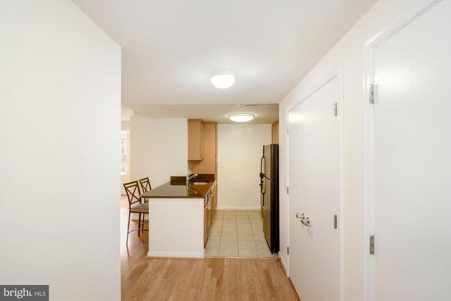 Building Photo - 355 I St SW Unit S-607 Rental