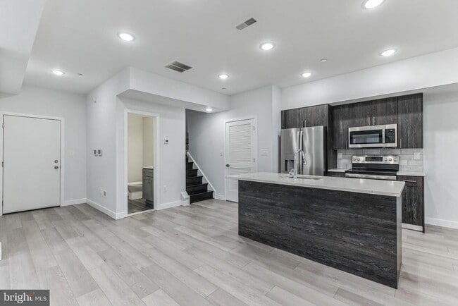 Building Photo - 2301 N 6th St Unit 6