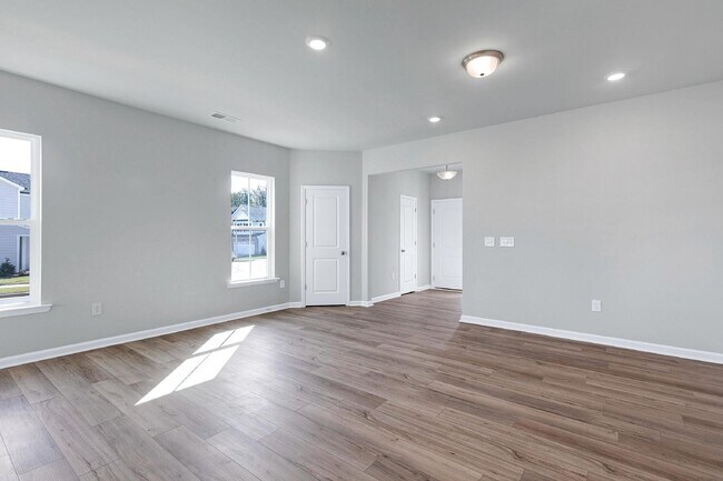 Photo - 580 Glen Clova Dr