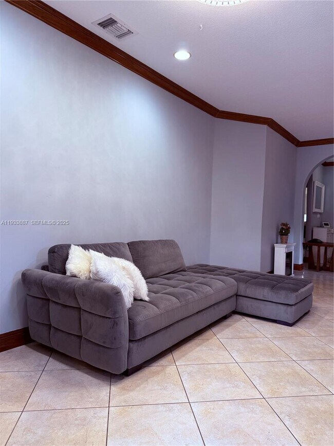 Photo - 1055 NE 85th St