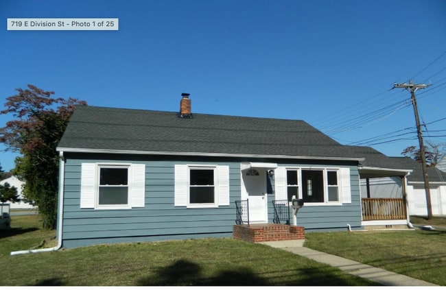 Photo - 719 E Division St