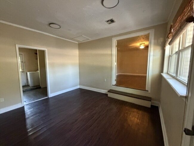 Photo - 1439 S W Ave