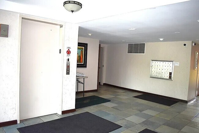 2201 S Stewart Ave Unit Stewart
