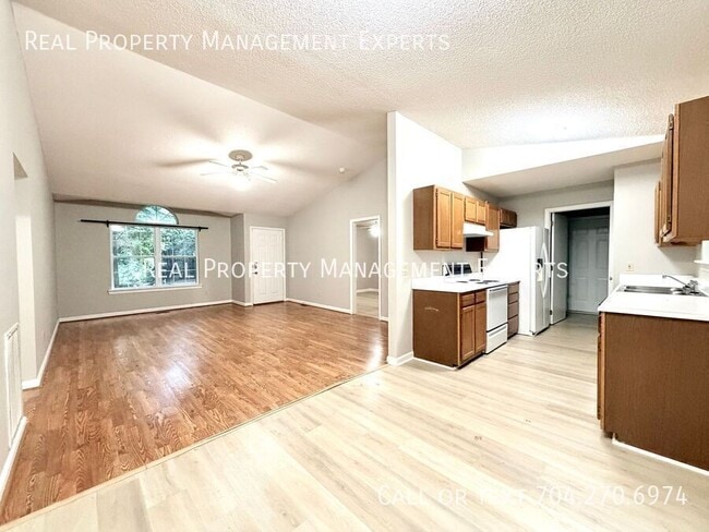 Photo - 174 Overcreek Rd