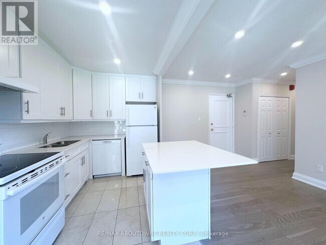Photo - 135 Allan St