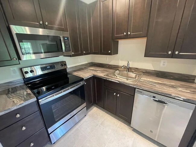 Photo - 1076 Delphi Ln