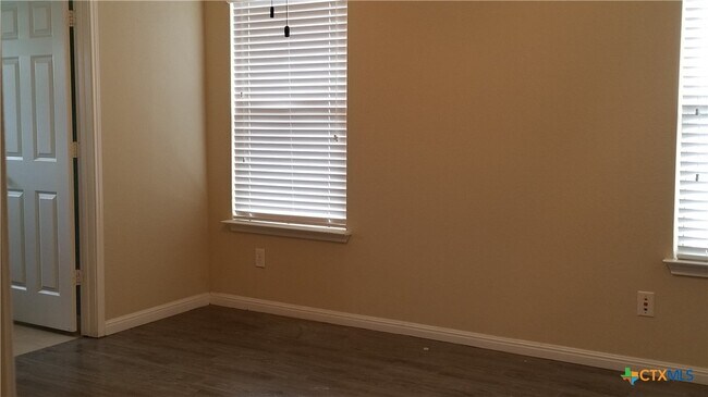 Photo - 2661 Lonesome Creek Trail