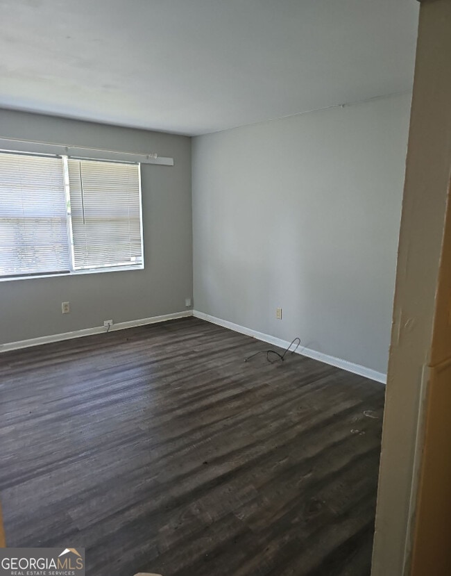 Photo - 6494 Lower Dixie Lake Rd