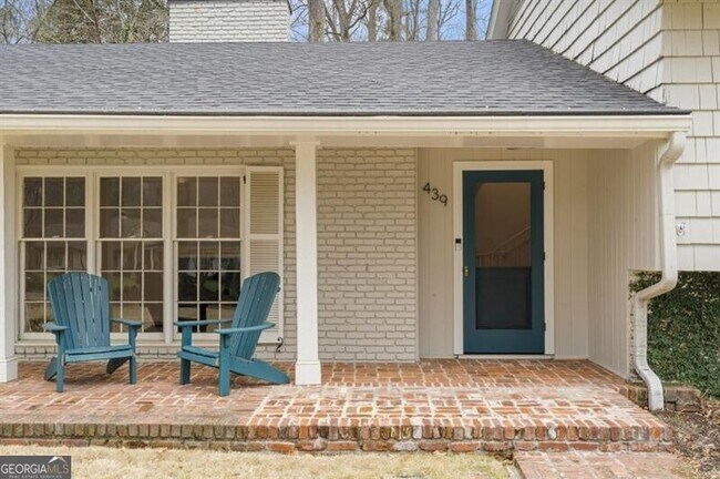 Photo - 439 Broadland Rd NW