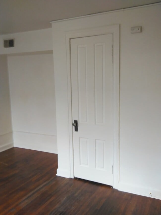 Photo - Video in pictures! 3rd Floor 1 Bedroom in Downtown York
