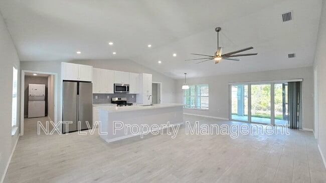 Photo - 423 NE 31st St