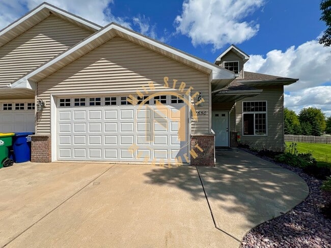 Building Photo - 2656 Cormier Rd Unit 2658