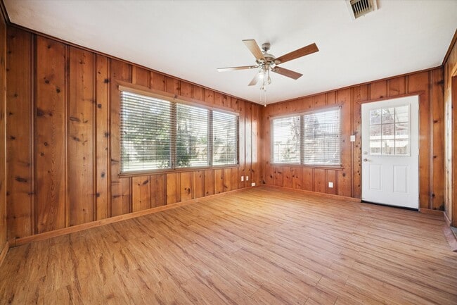 Photo - 4802 Holly St