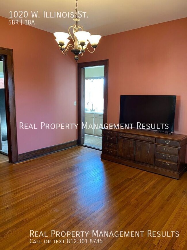 Amazing 5 Bedroom, 2 1/2 Bath Centrally Lo... Rental House Rental in