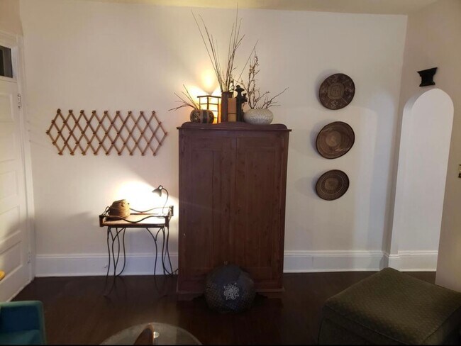 147 E Chestnut St Unit 3