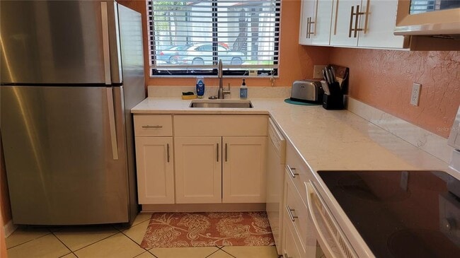 Photo - 1626 Stickney Point Rd Unidad 102