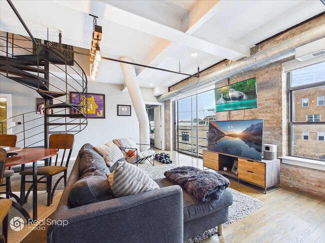 2221 N Lister Ave