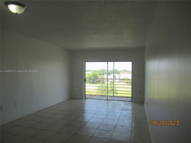 Photo - 3700 NW 21st St Unit 403