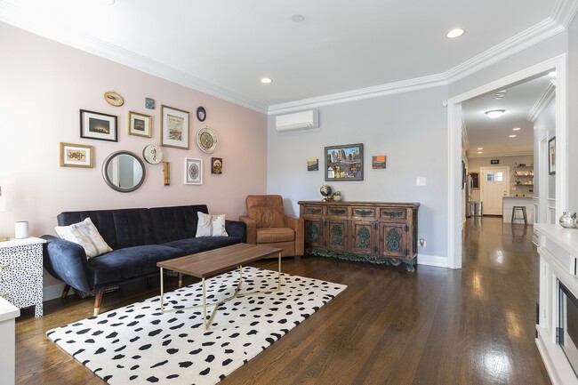 Photo - 4852 N Talman Ave Unidad 2