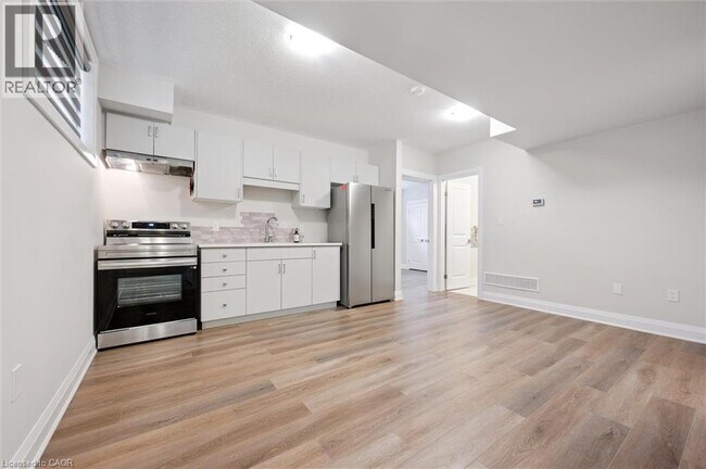 Photo - 575 Balsam Poplar St